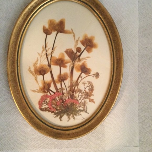 Two handmade pressed dried leaf and flower picture oval frame wall hanger decor - Picture 3 of 5